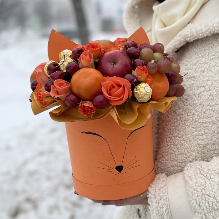 Коробка Лисичка с фруктами и розами